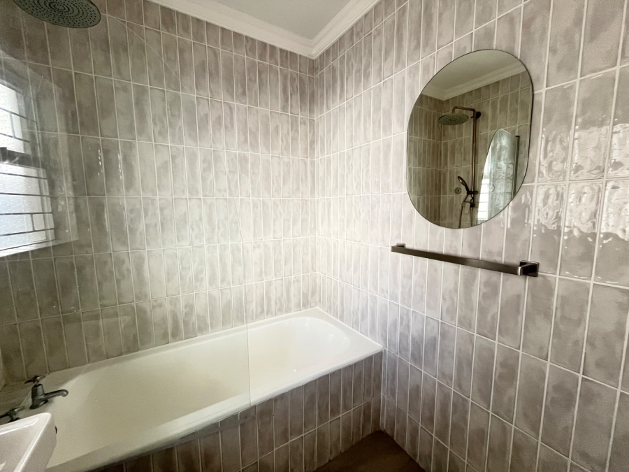2 Bedroom Property for Sale in Sea Point Western Cape